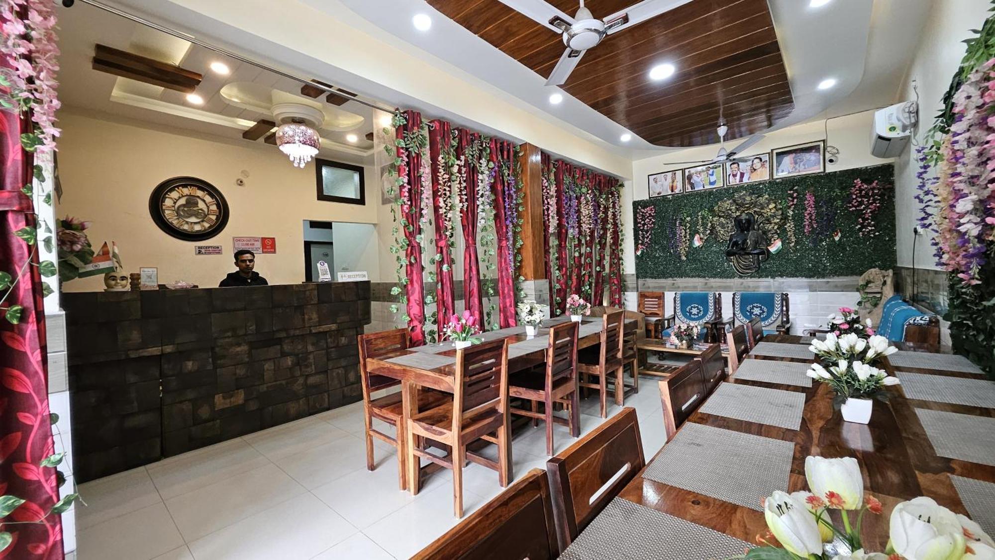 Hotel Gateway Of Kashi - Varanasi — Photos 1